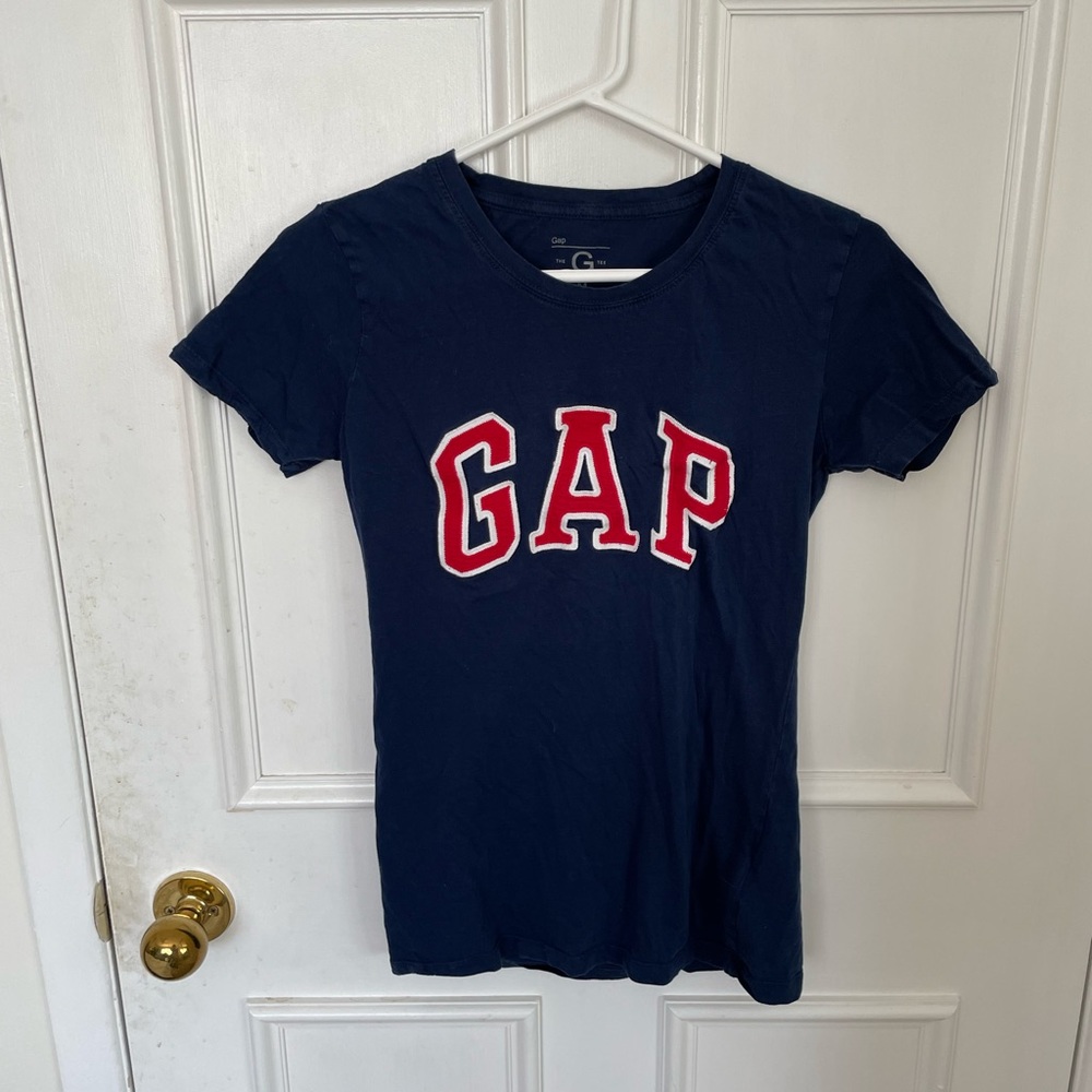 Cute GAP logo tee